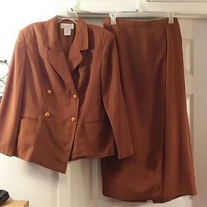 Ladies 2 piece skirt suit set